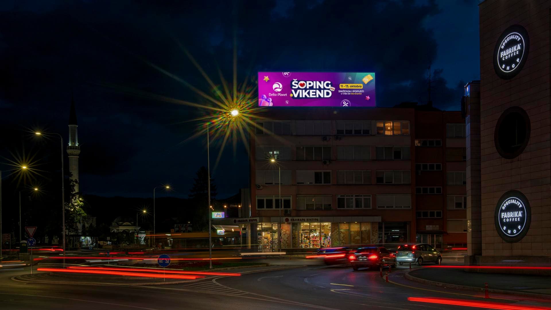 Reklamna lokacija danju i noću